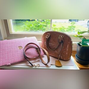 LV bag, class A. this is not authentic. This is class A bag